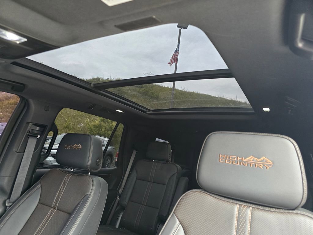Used 2025 Chevrolet Tahoe High Country AWD/4WD image 11