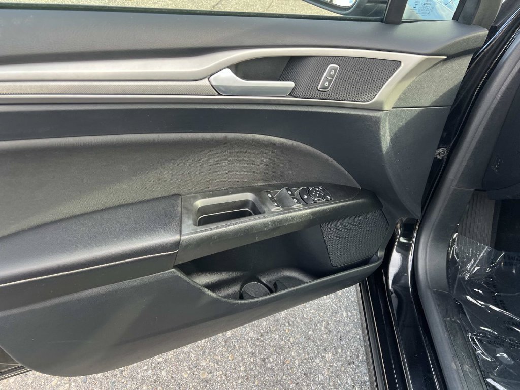 Used 2020 Ford Fusion SE FWD image 9