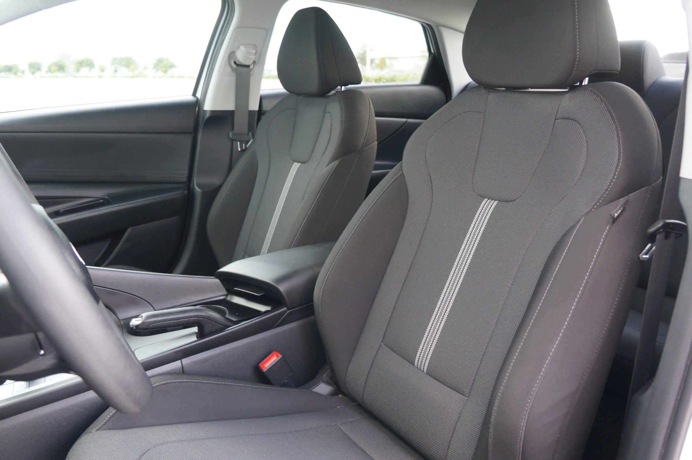 Used 2024 Hyundai Elantra SE image 27