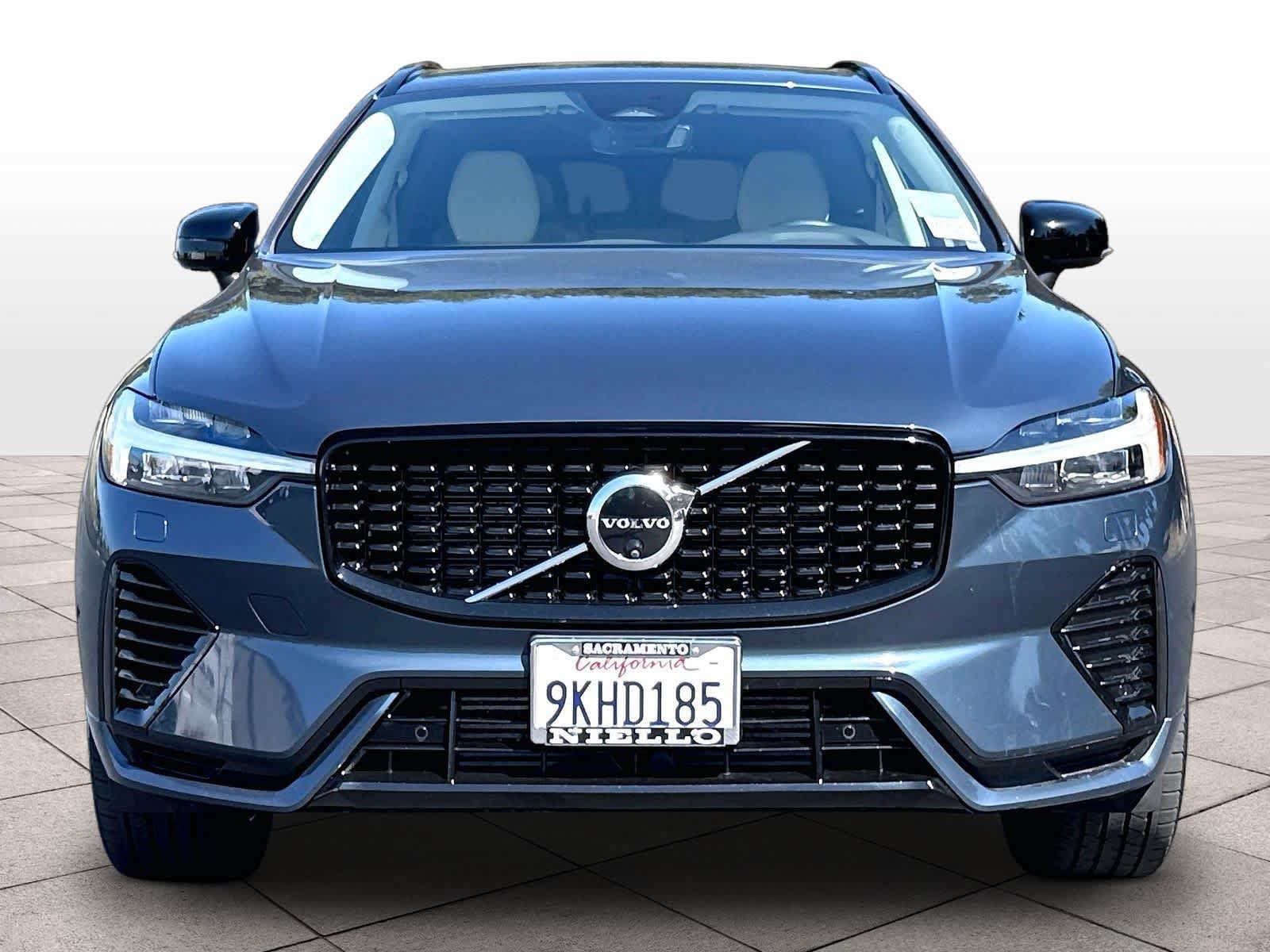 Used 2024 Volvo XC60 T8 Plus AWD/4WD image 3