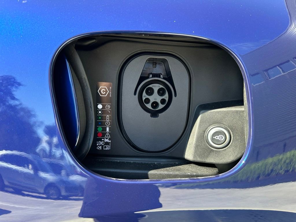 Used 2024 Porsche Macan 4 Electric AWD/4WD image 43
