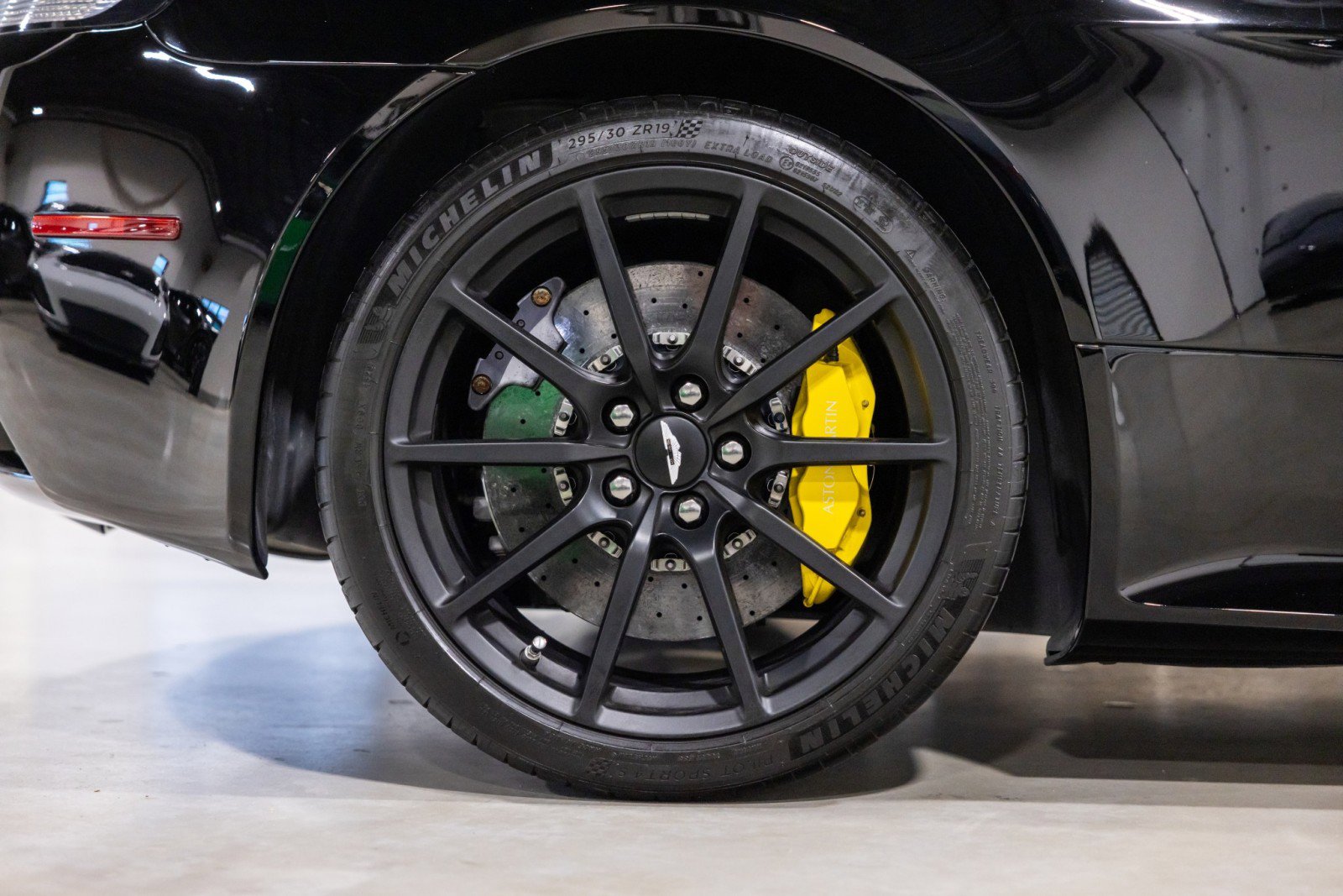 Used 2016 Aston Martin V12 Vantage S image 26