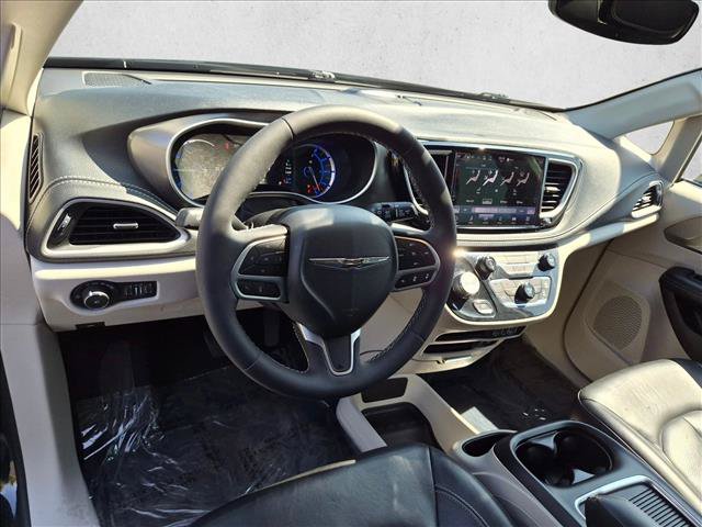 Used 2022 Chrysler Pacifica Touring-L FWD image 10