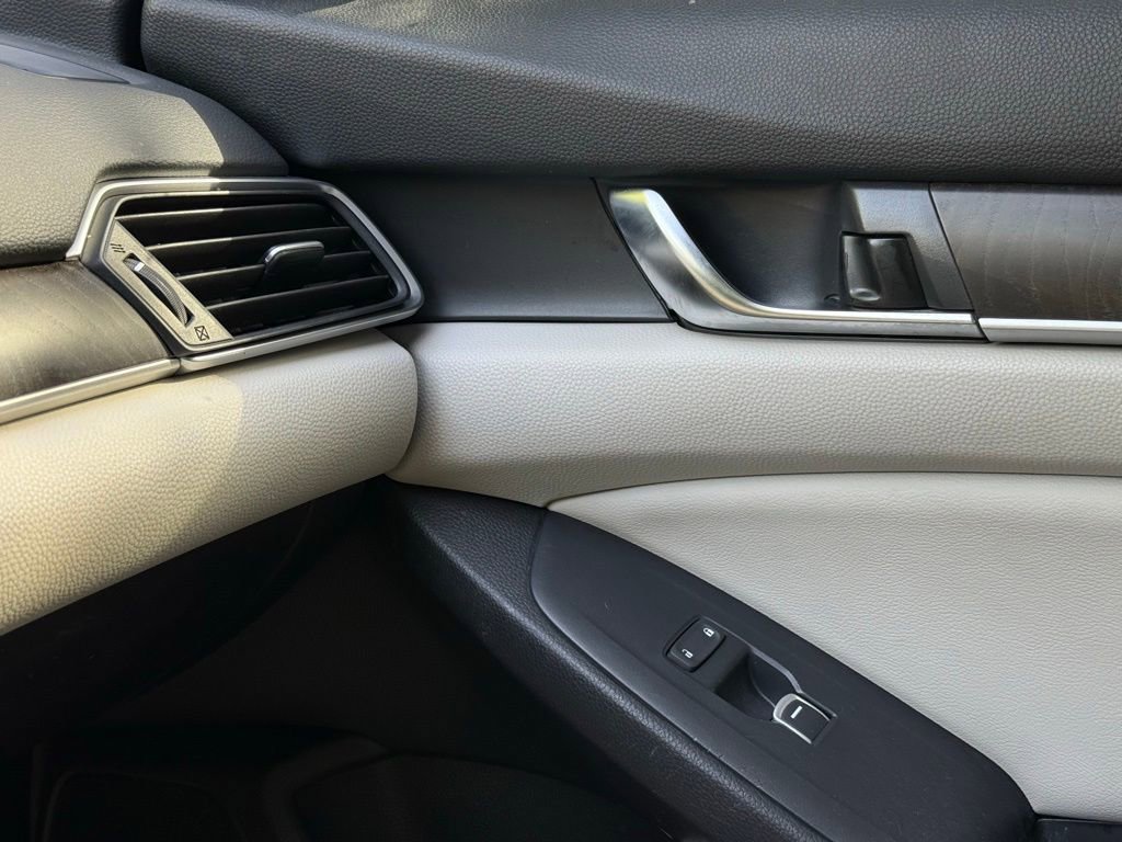 Used 2018 Honda Accord EX-L image 33