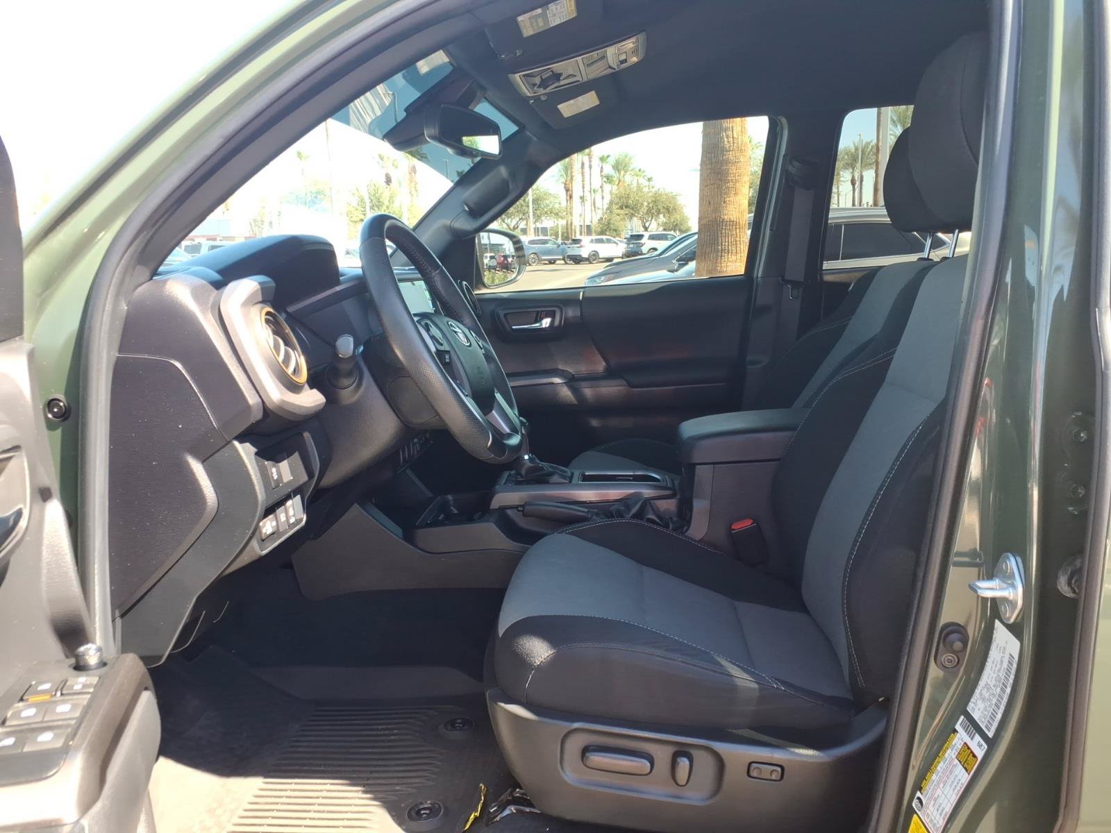 Used 2022 Toyota Tacoma TRD Off-Road AWD/4WD image 15