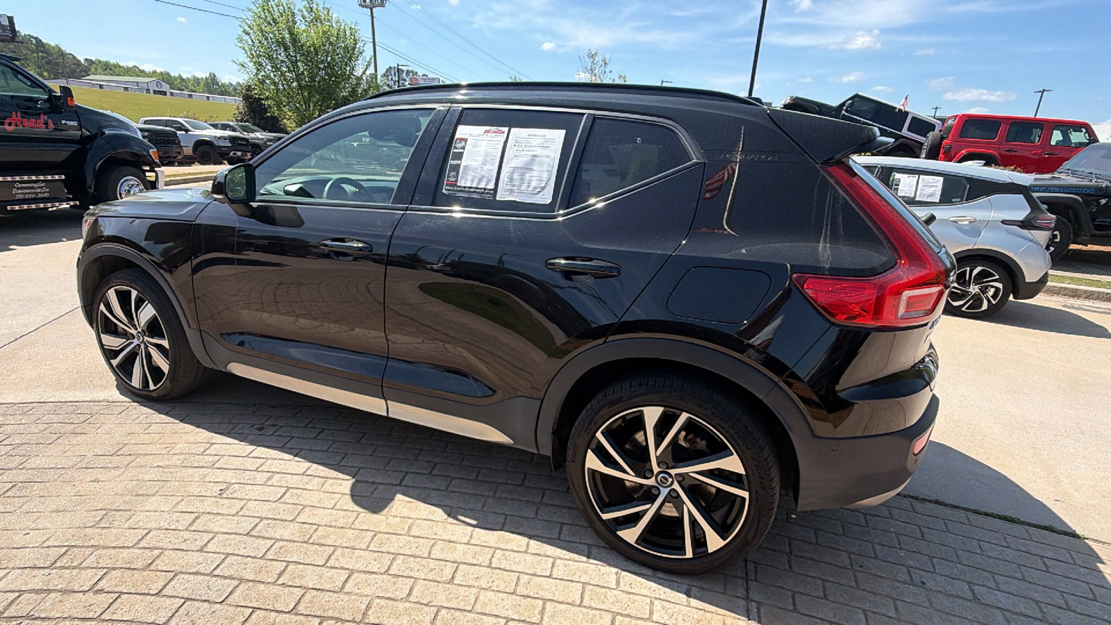 Used 2022 Volvo XC40 P8 Recharge Plus AWD/4WD image 10