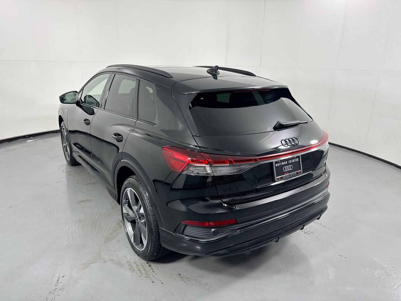 Used 2023 Audi Q4 e-tron Premium Plus w/ Premium Plus AWD/4WD image 32