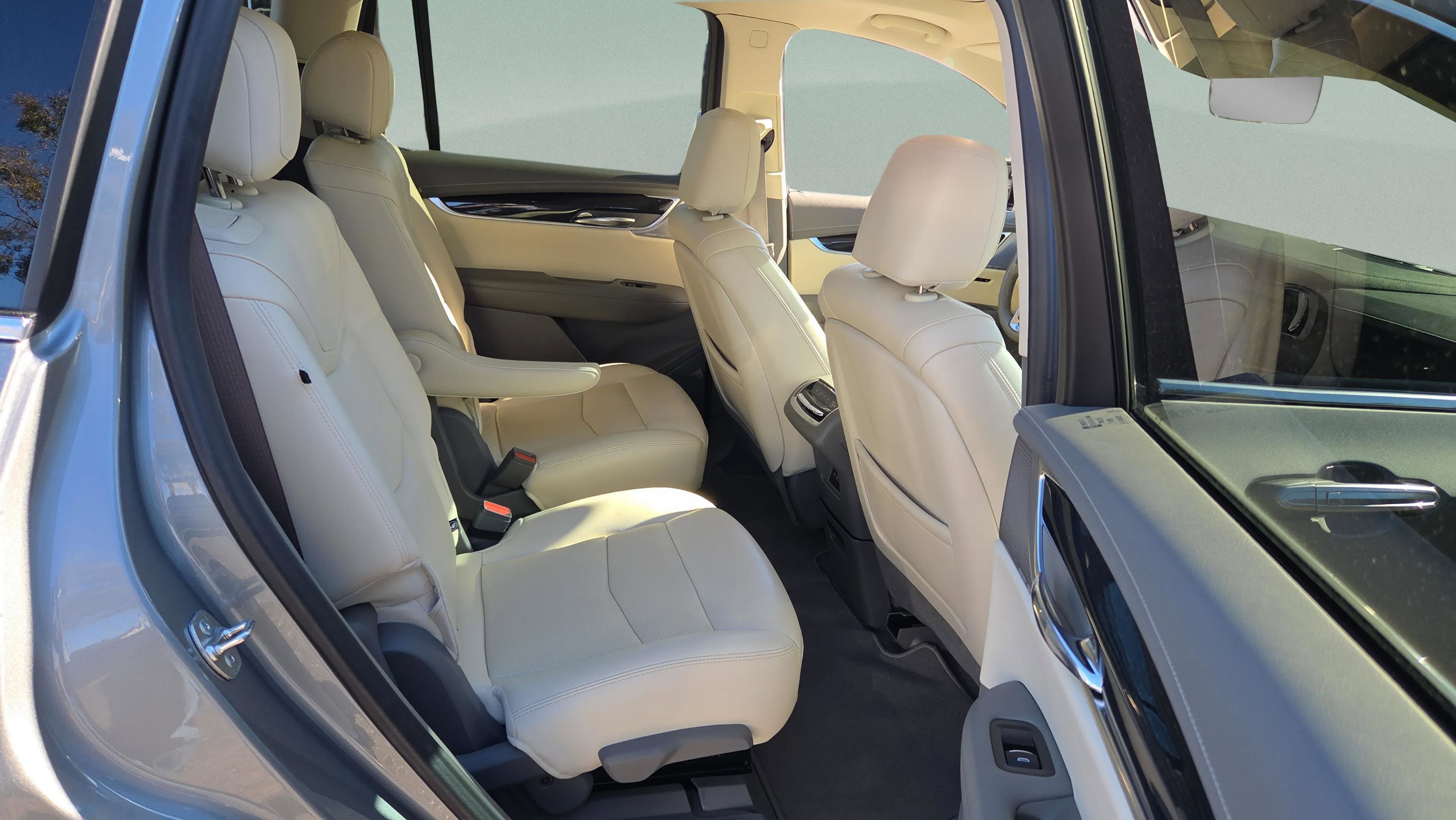 Used 2024 Cadillac XT6 Premium Luxury w/ Technology Package image 13