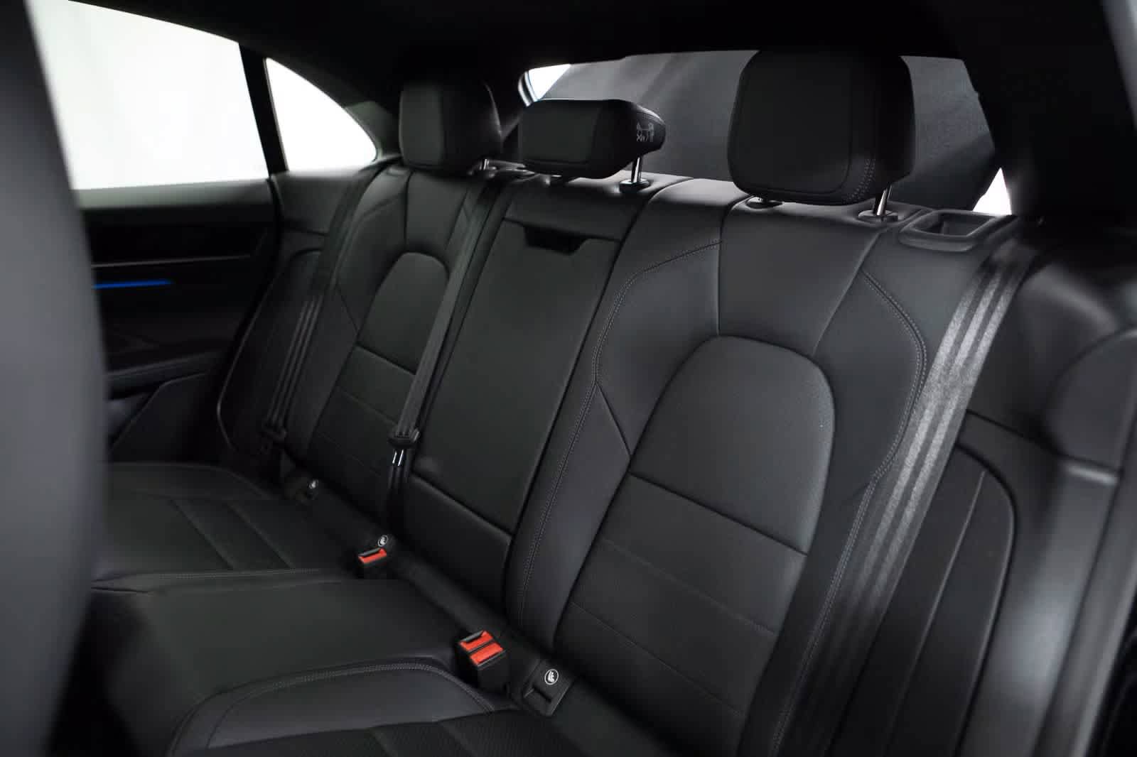 Certified 2025 Porsche Macan 4 Electric AWD/4WD image 35
