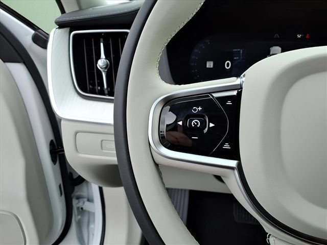 New 2026 Volvo XC60 B5 Ultra w/ Protection Package Premier AWD/4WD image 19