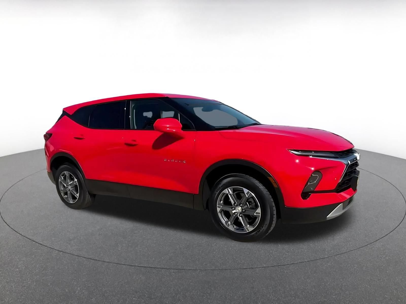 Used 2026 Chevrolet Blazer LT FWD image 2