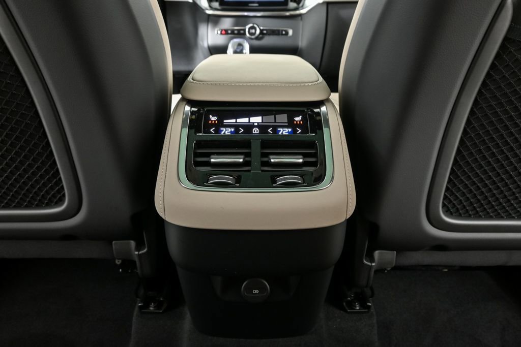 Used 2026 Volvo XC90 B6 Plus w/ Protection Package Premier AWD/4WD image 22