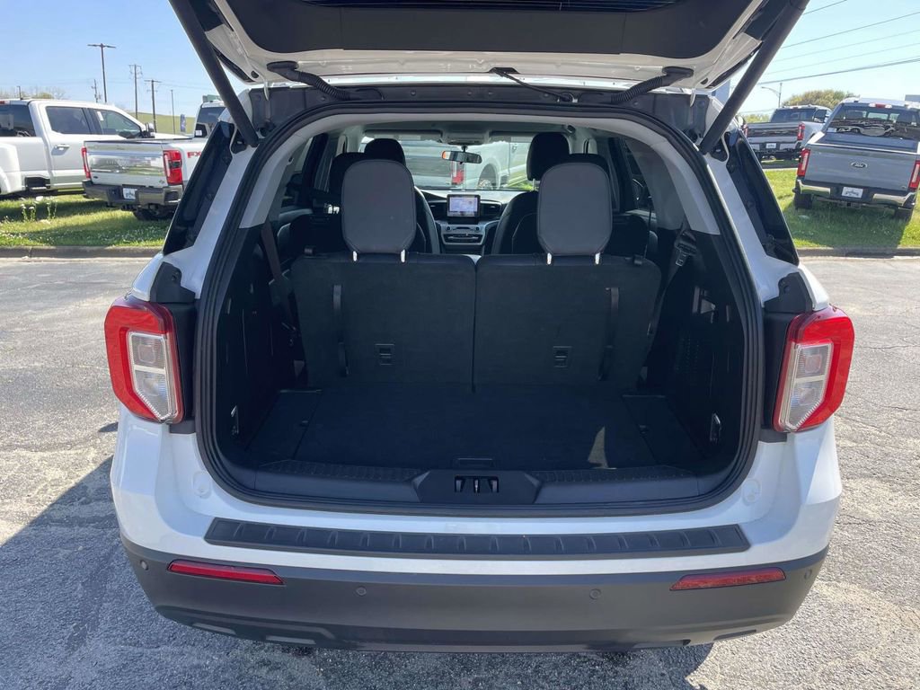 Used 2024 Ford Explorer XLT image 10
