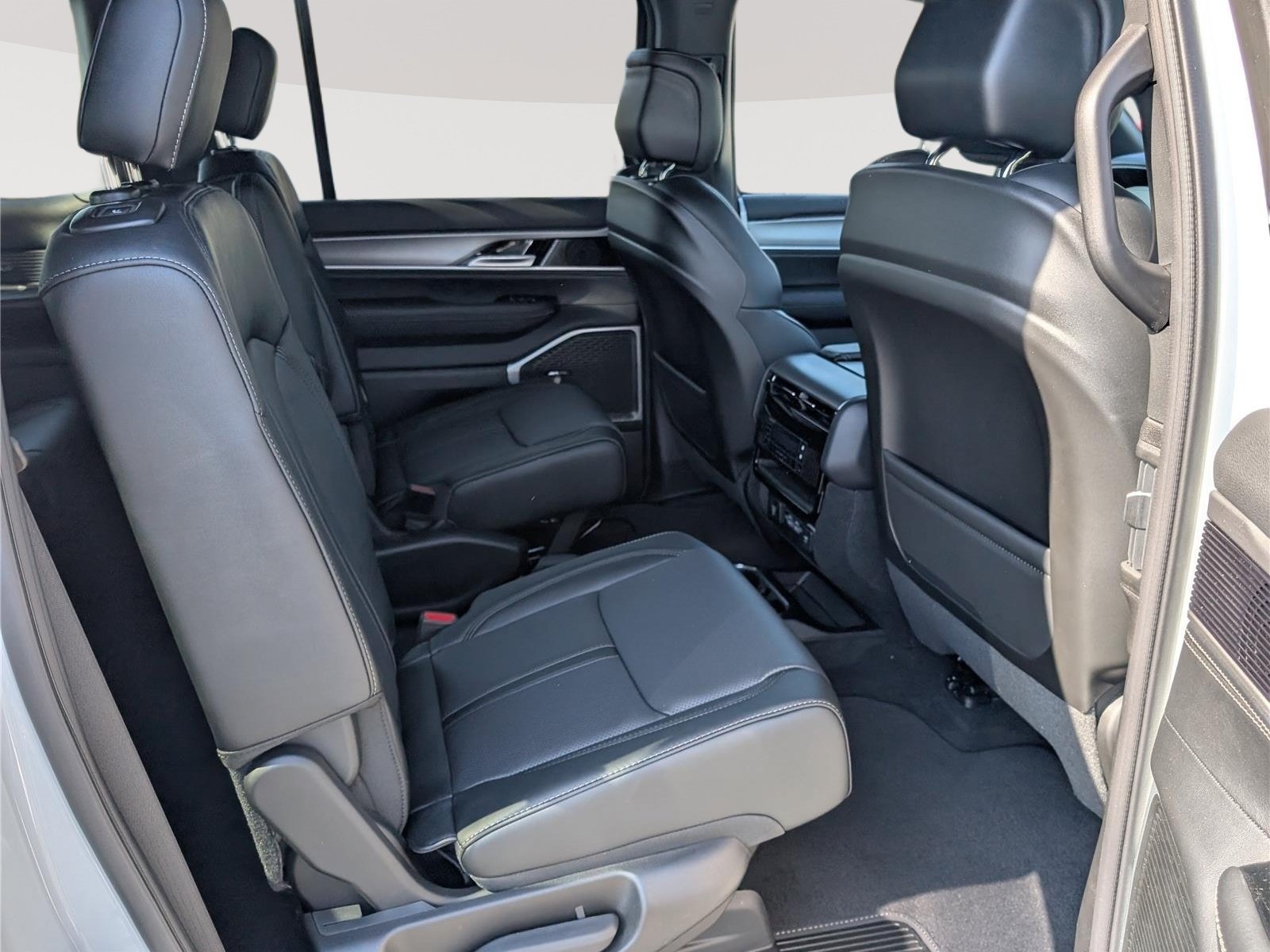 New 2026 Jeep Grand Wagoneer Limited AWD/4WD image 7
