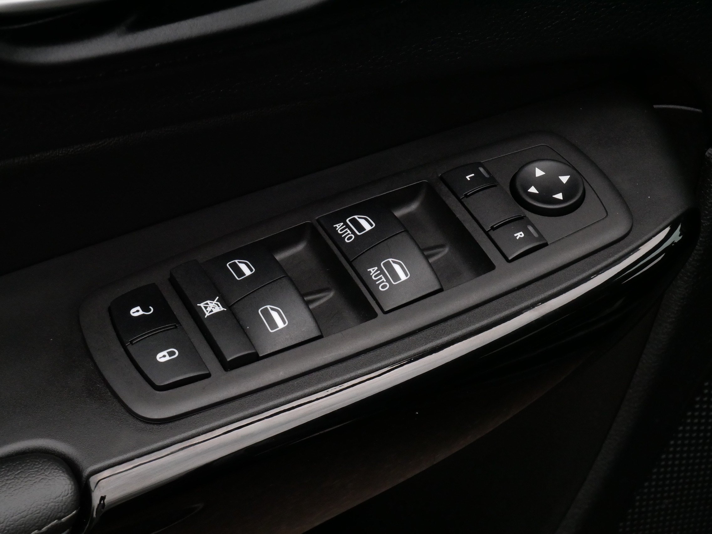 Used 2023 Jeep Cherokee Altitude Lux AWD/4WD image 19