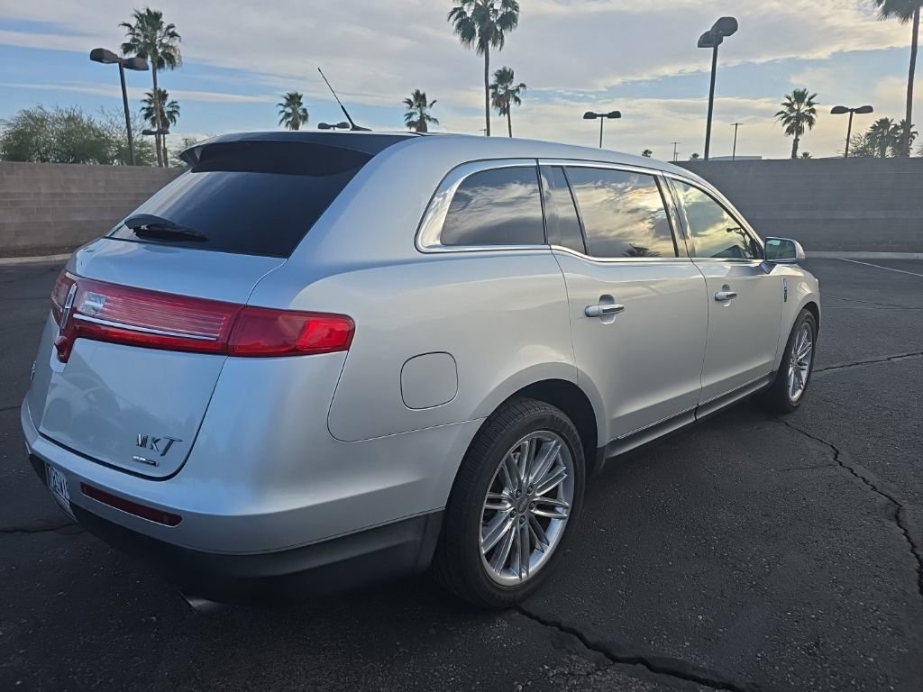 Used 2013 Lincoln MKT AWD image 4