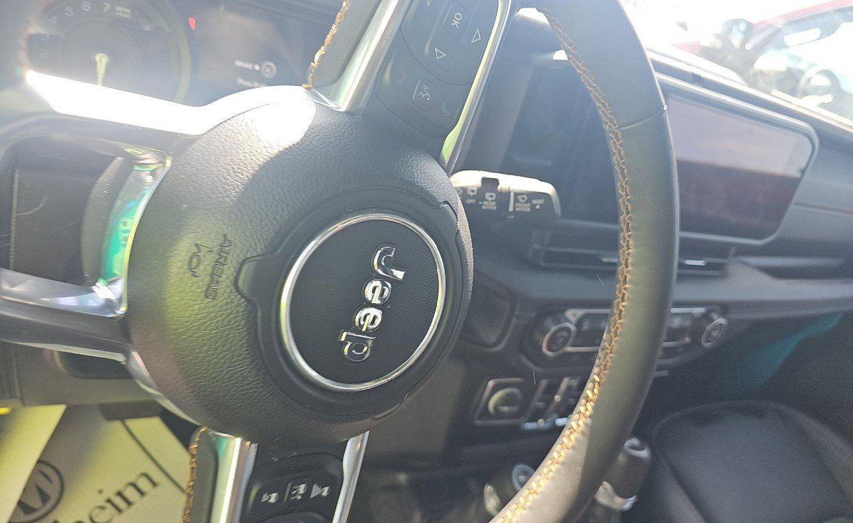 Used 2024 Jeep Wrangler Unlimited Sahara w/ Technology Group AWD/4WD image 8
