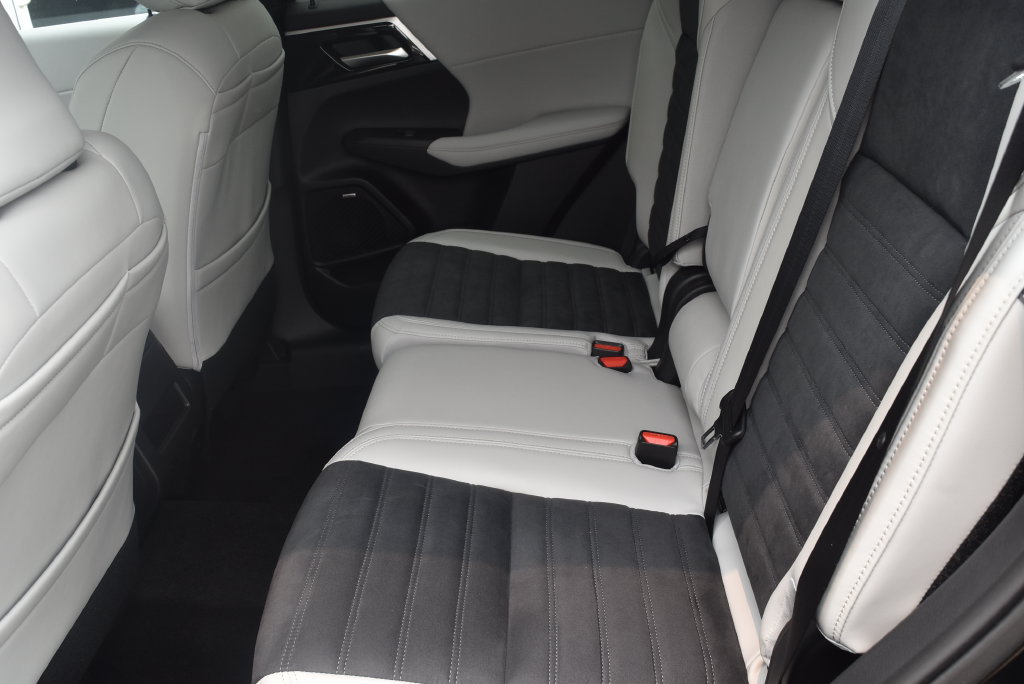 New 2026 Mitsubishi Outlander SE AWD/4WD image 11