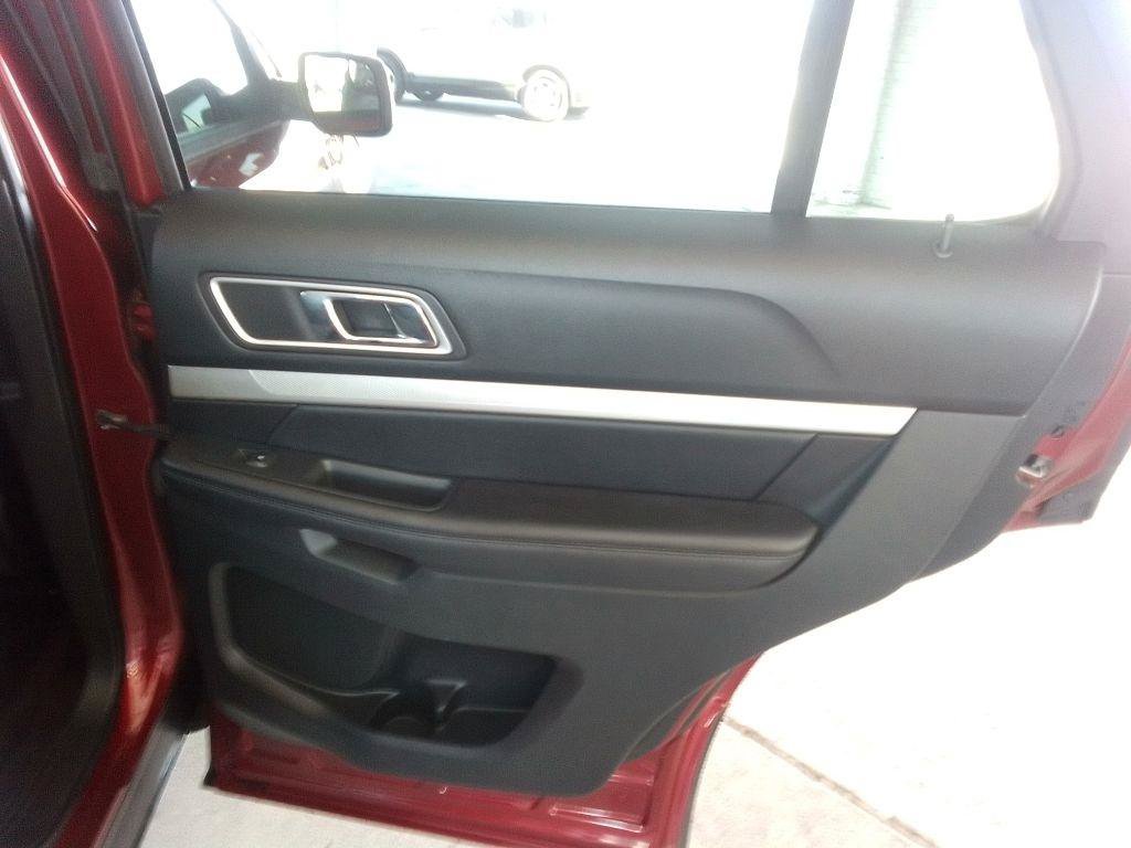 Used 2016 Ford Explorer XLT w/ Equipment Group 202A AWD/4WD image 24