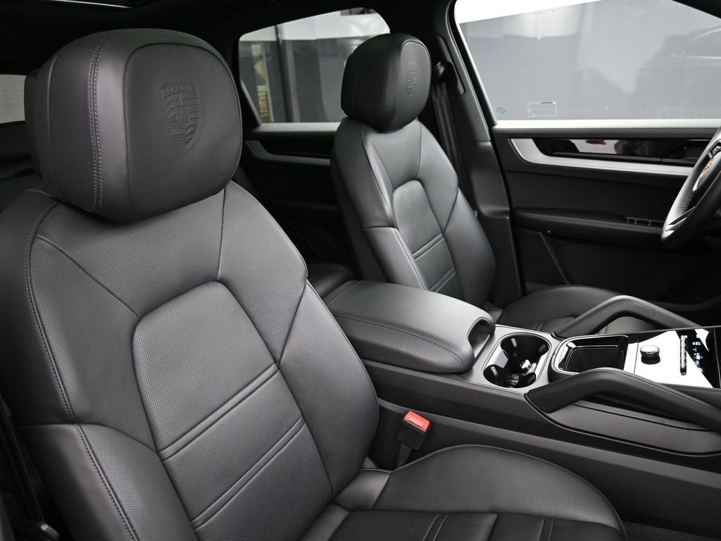 Used 2025 Porsche Cayenne S image 30