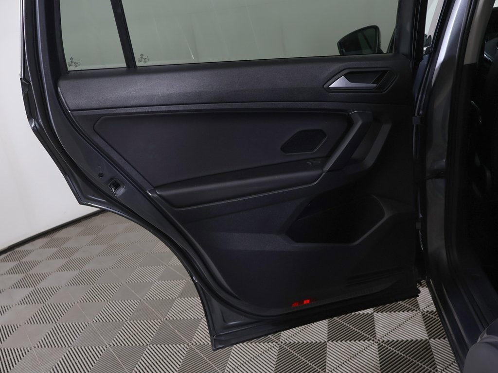 Used 2019 Volkswagen Tiguan SE w/ Panoramic Sunroof Package image 22