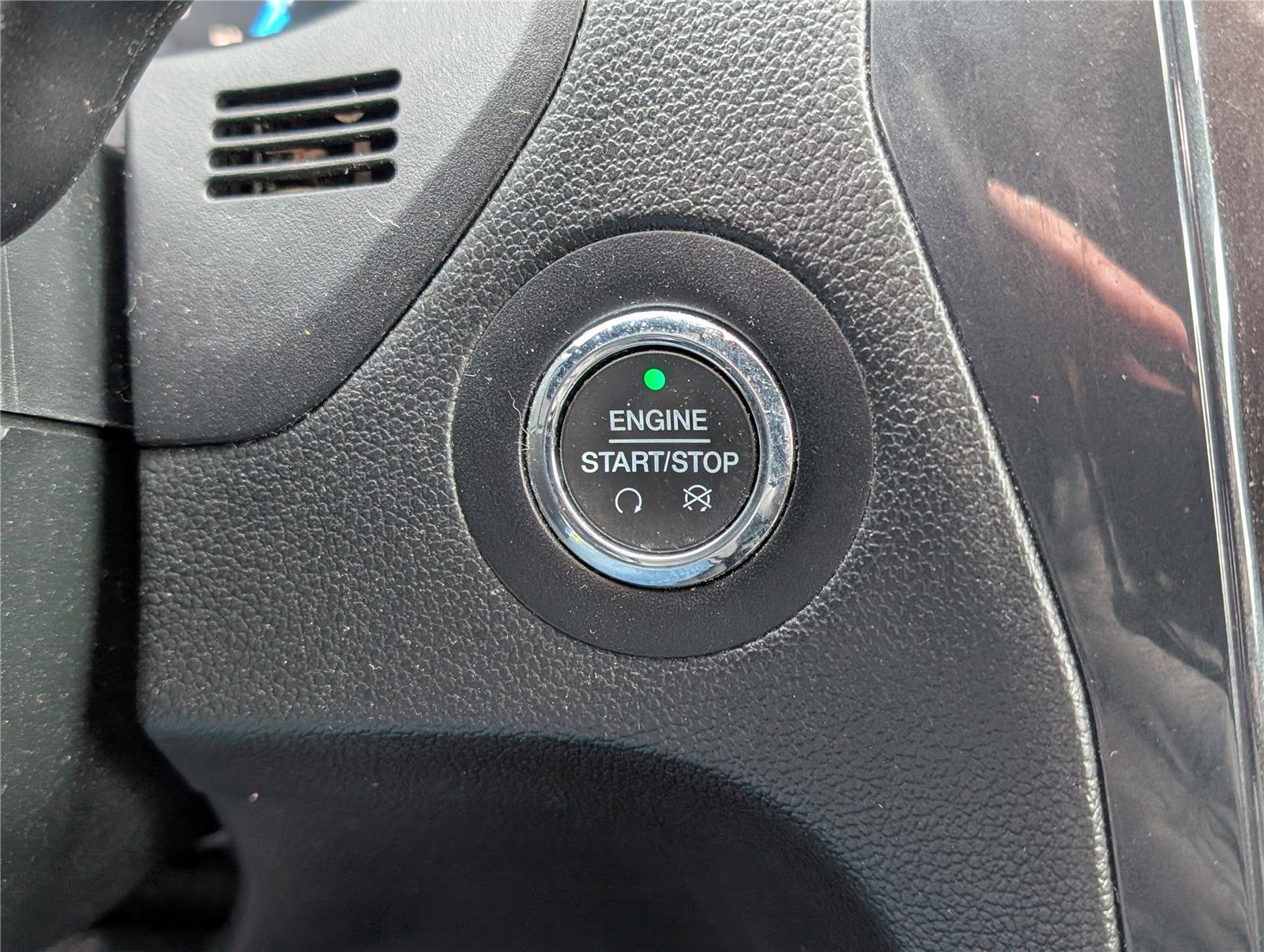 Used 2019 Ford Explorer XLT image 24