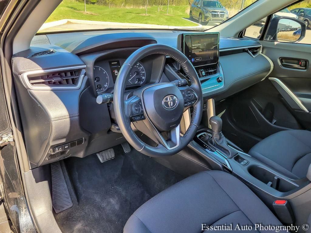 Used 2024 Toyota Corolla Cross LE FWD image 9