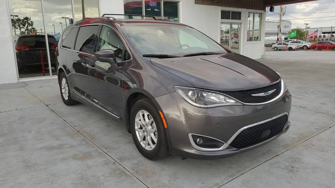 Used 2020 Chrysler Pacifica Touring-L w/ Advanced Safetytec Group FWD image 3