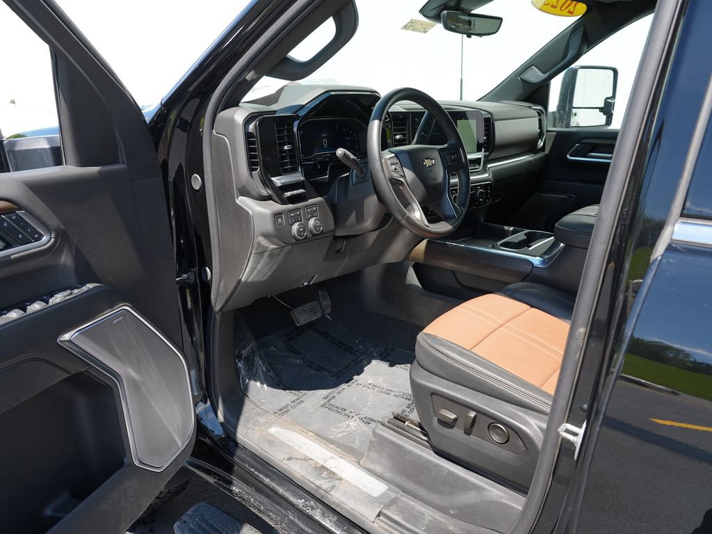 Certified 2025 Chevrolet Silverado 3500 High Country w/ High Country Premium Package AWD/4WD image 13