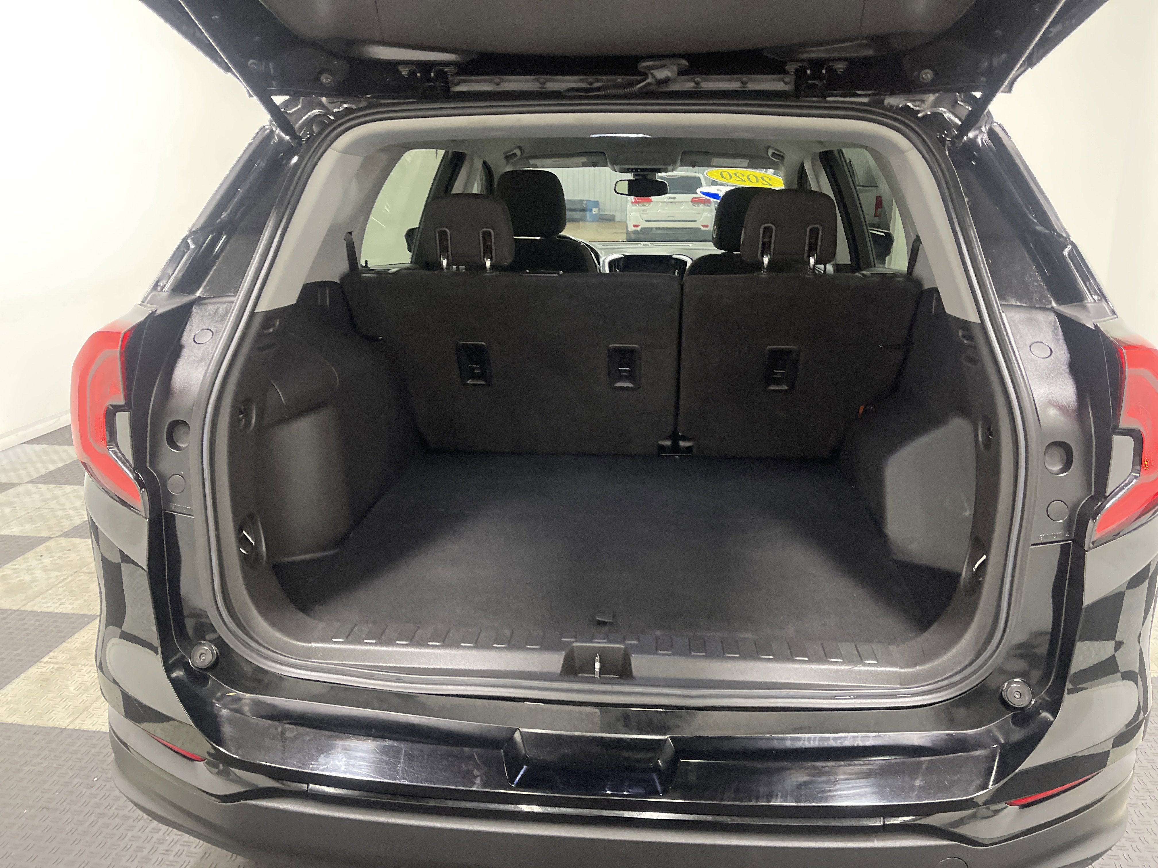 Used 2020 GMC Terrain SLE w/ Elevation Edition image 18