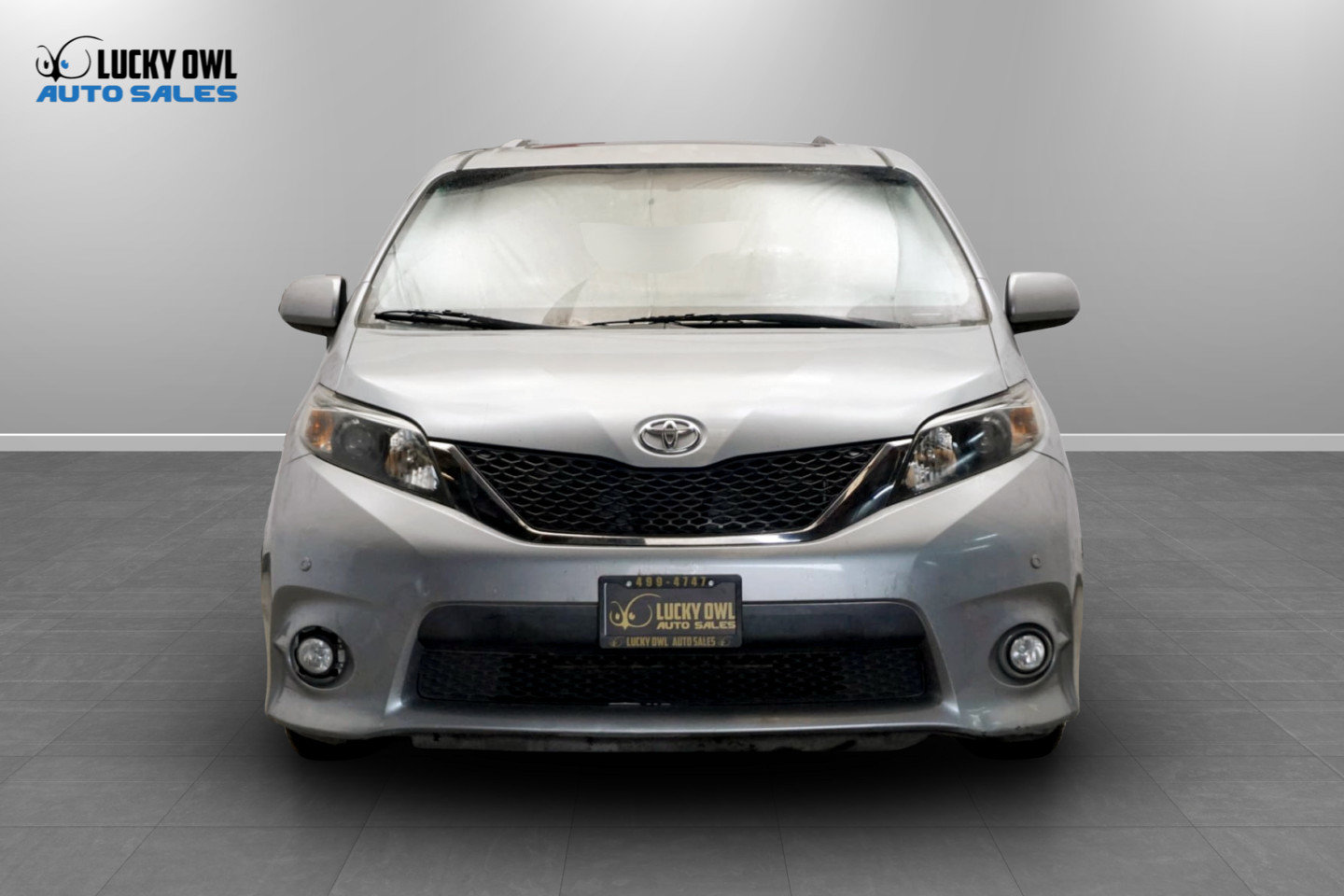 Used 2014 Toyota Sienna SE FWD image 2