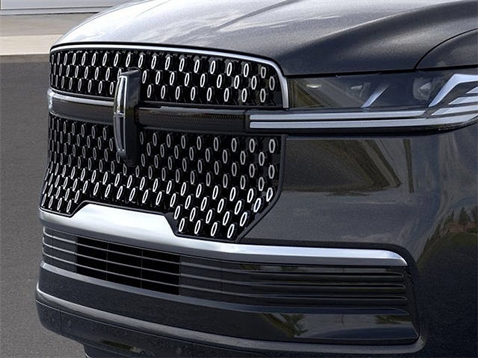 Certified 2025 Lincoln Navigator Reserve AWD/4WD image 32