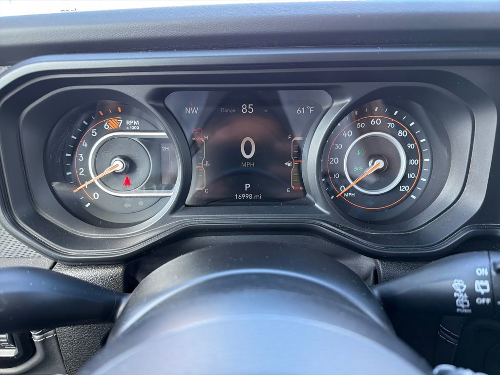 Used 2025 Jeep Wrangler Unlimited Rubicon AWD/4WD image 15
