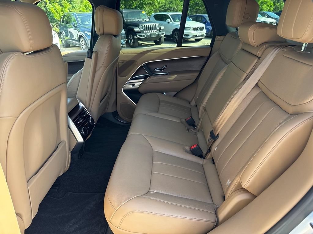 Certified 2024 Land Rover Range Rover SE AWD/4WD image 9