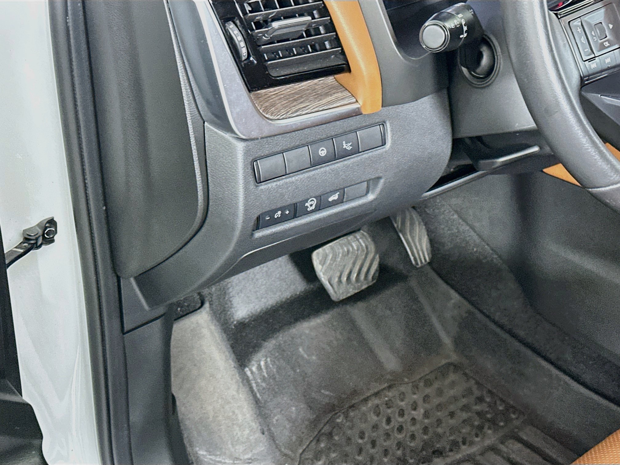 Used 2024 Nissan Rogue Platinum w/ Platinum Premium Package FWD image 17