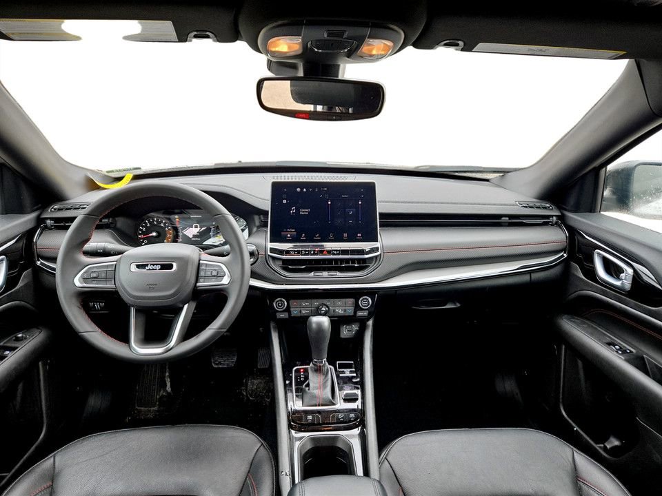 Used 2025 Jeep Compass Trailhawk image 12