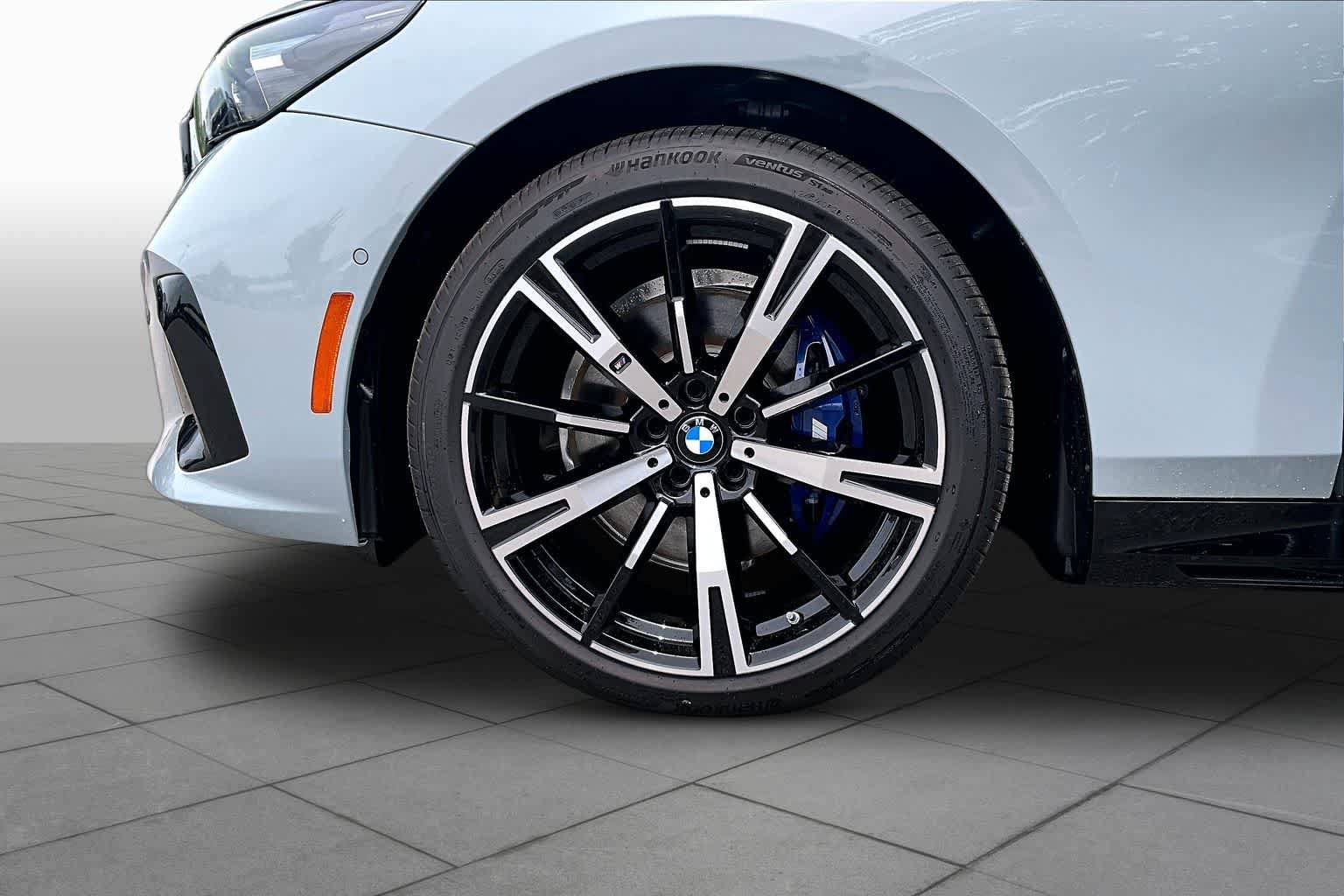 New 2026 BMW 530i xDrive w/ M Sport Package AWD/4WD image 11