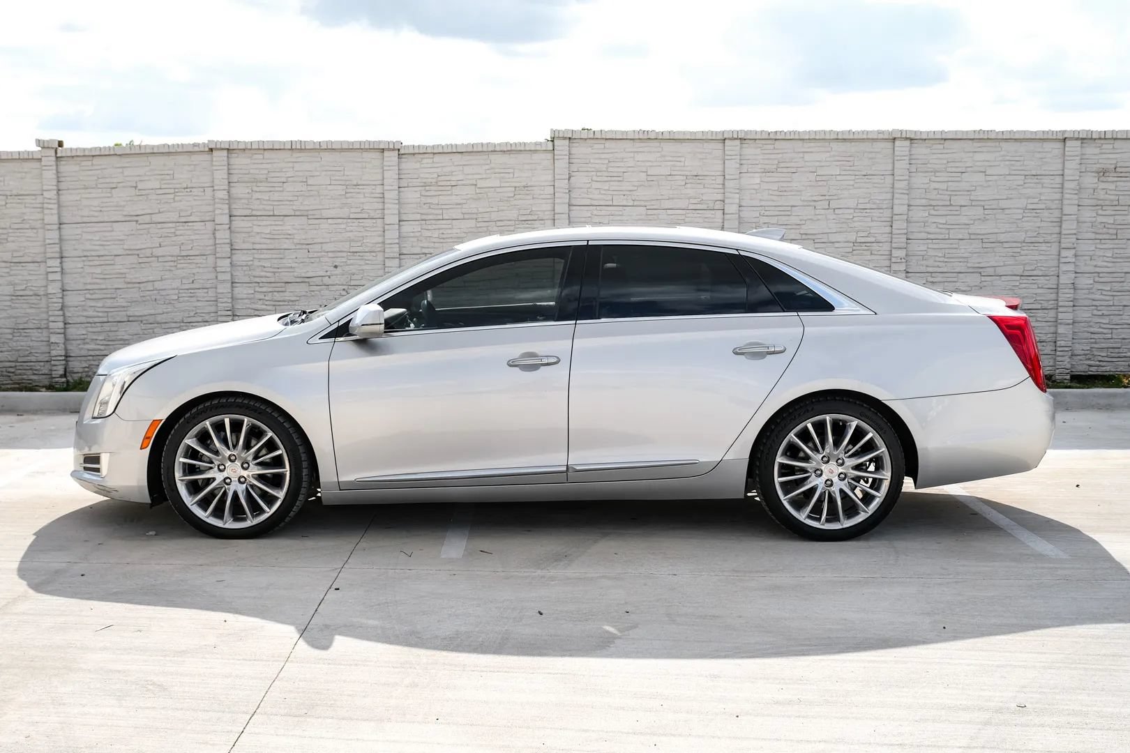 Used 2015 Cadillac XTS Platinum AWD/4WD image 9