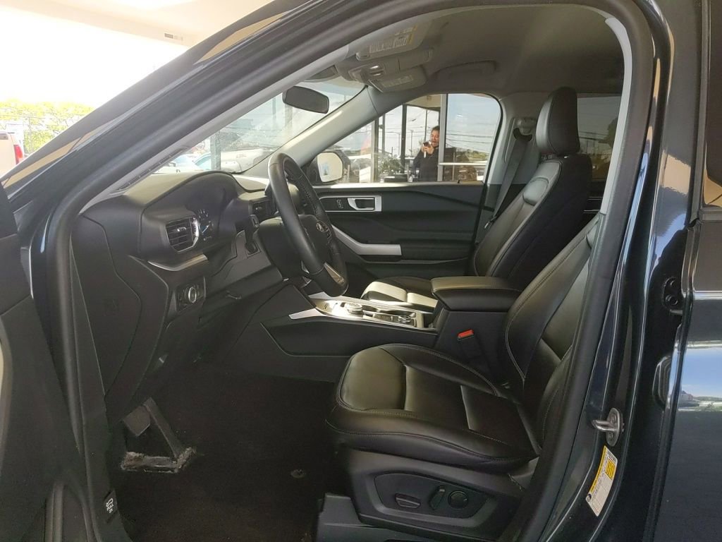 Used 2024 Ford Explorer XLT w/ Equipment Group 202A AWD/4WD image 13