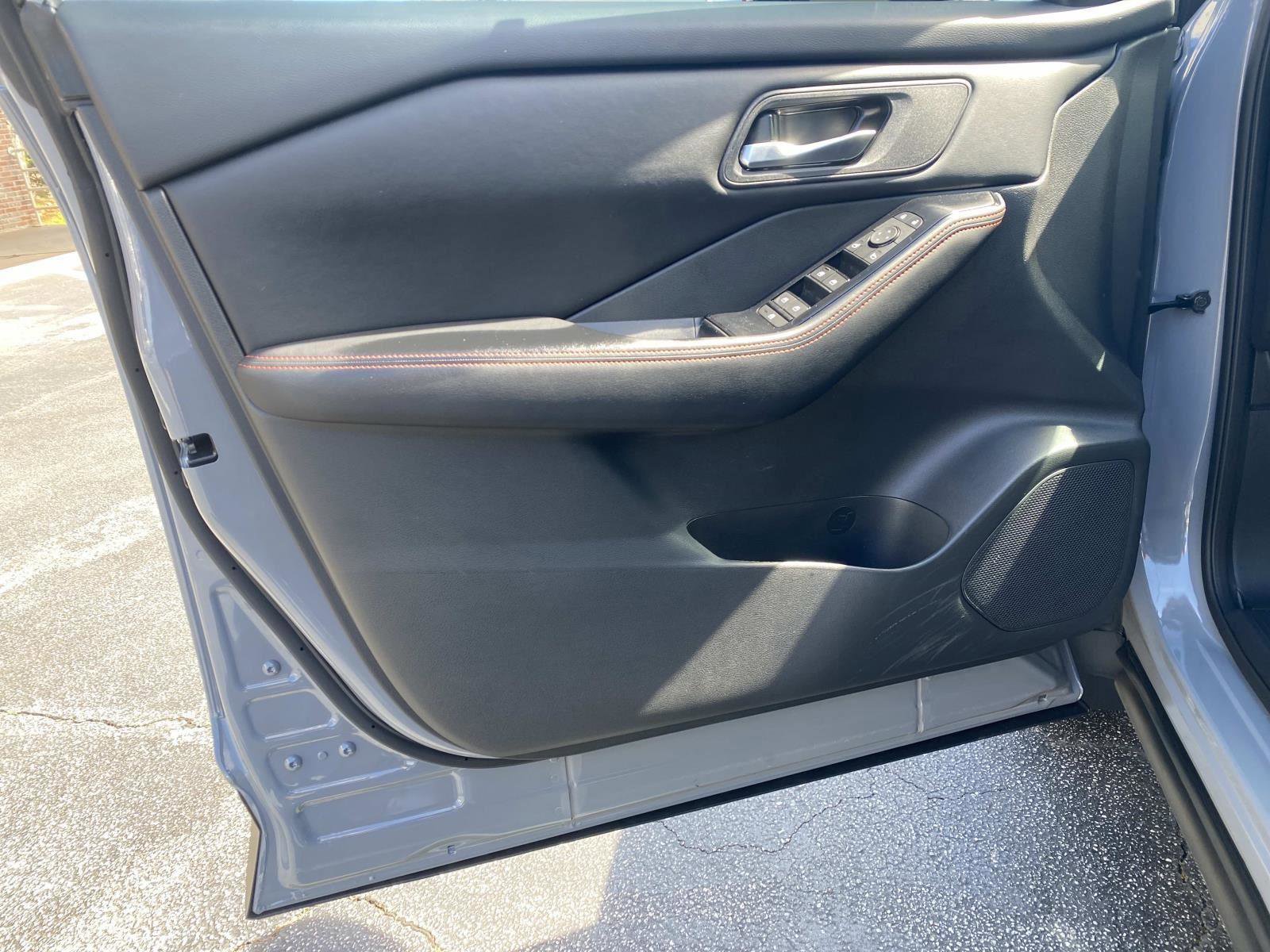 Used 2025 Nissan Rogue SV image 21