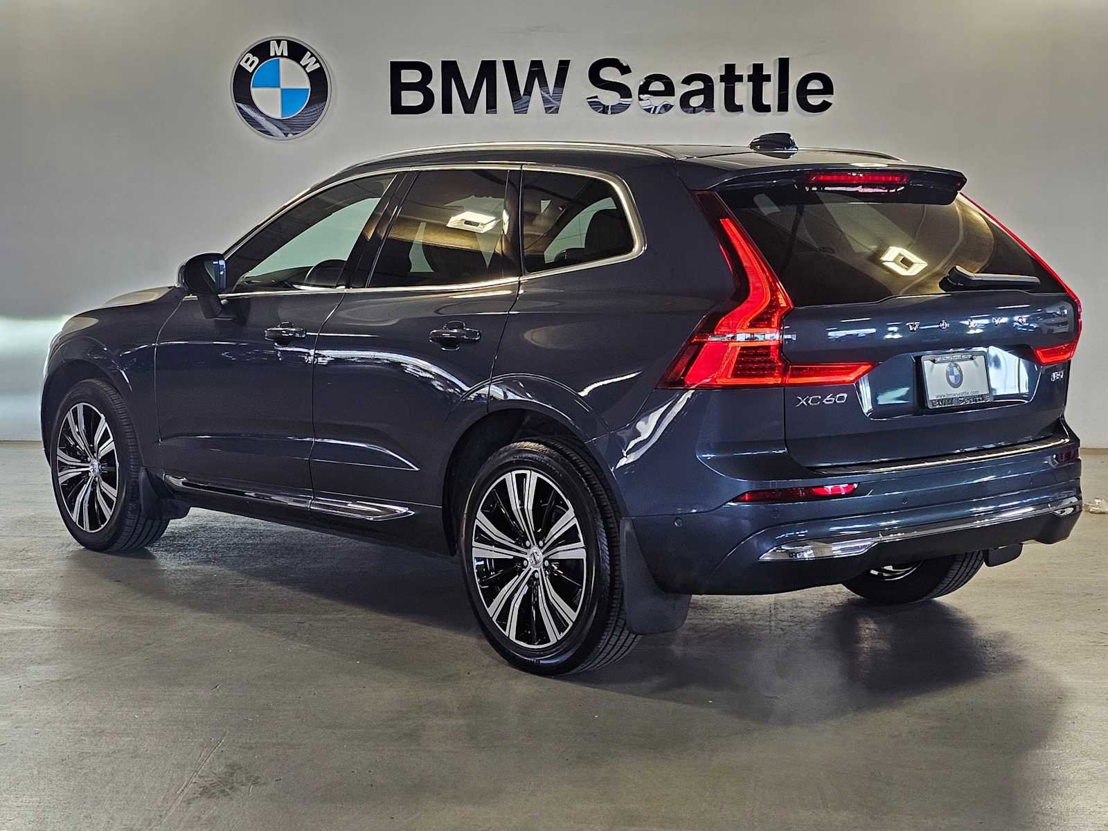 Used 2022 Volvo XC60 B5 Inscription w/ Advanced Package AWD/4WD image 4