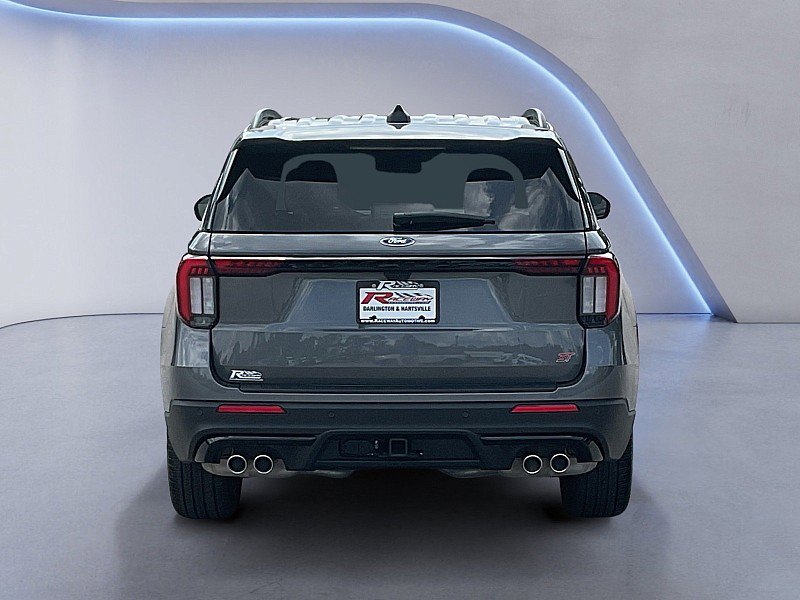 Used 2025 Ford Explorer ST image 3