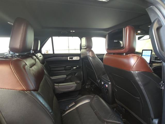 Used 2022 Ford Explorer Platinum w/ Equipment Group 601A RWD image 18