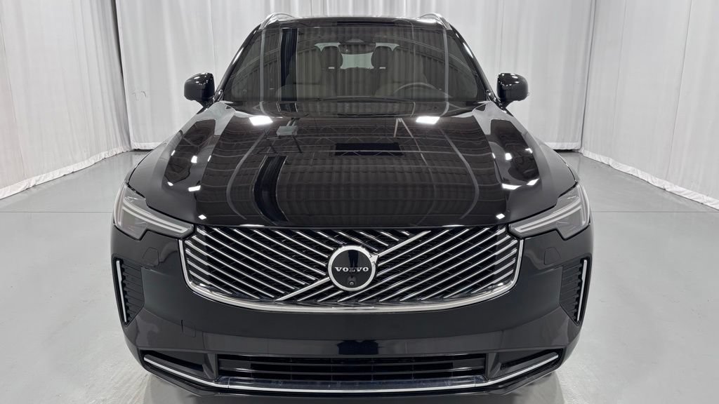 Certified 2025 Volvo XC90 B5 Plus AWD/4WD image 3