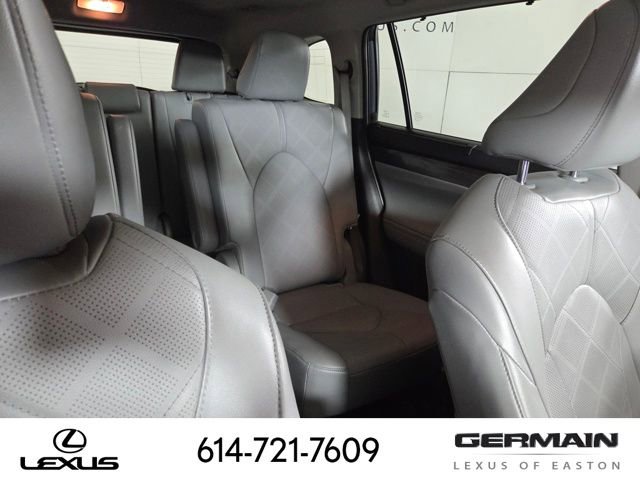 Used 2024 Toyota Highlander Platinum image 20