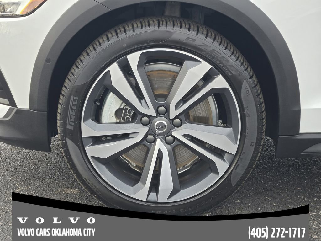 Certified 2025 Volvo V60 B5 Cross Country Plus image 11