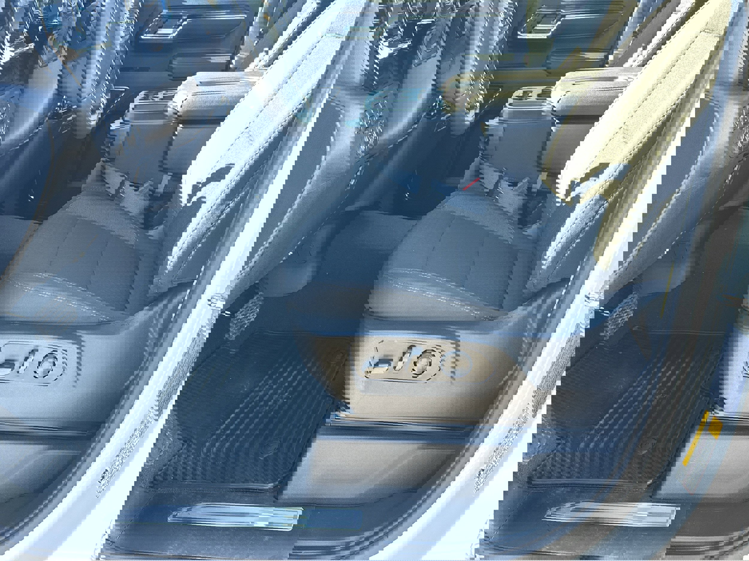 Used 2024 Chevrolet Silverado 3500 LT w/ Convenience Package image 9