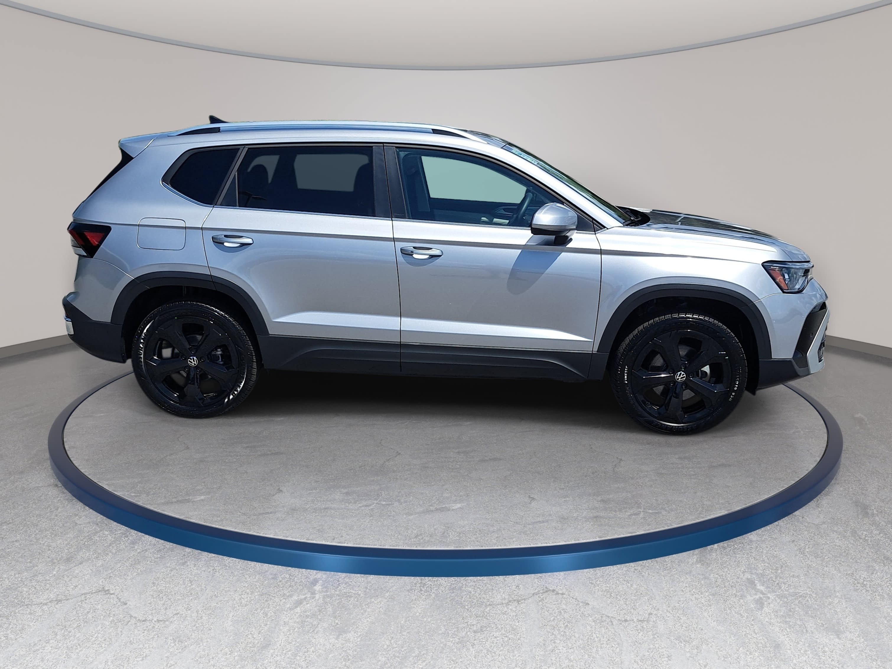Used 2025 Volkswagen Taos SEL AWD/4WD image 4