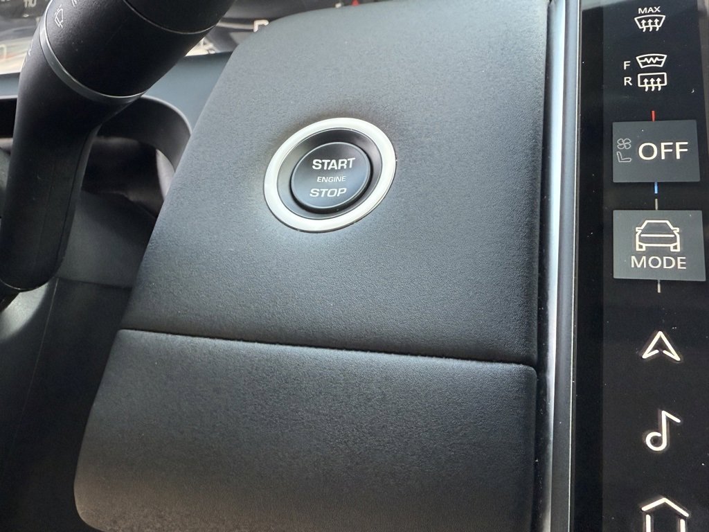 Used 2025 Land Rover Discovery Sport S image 28