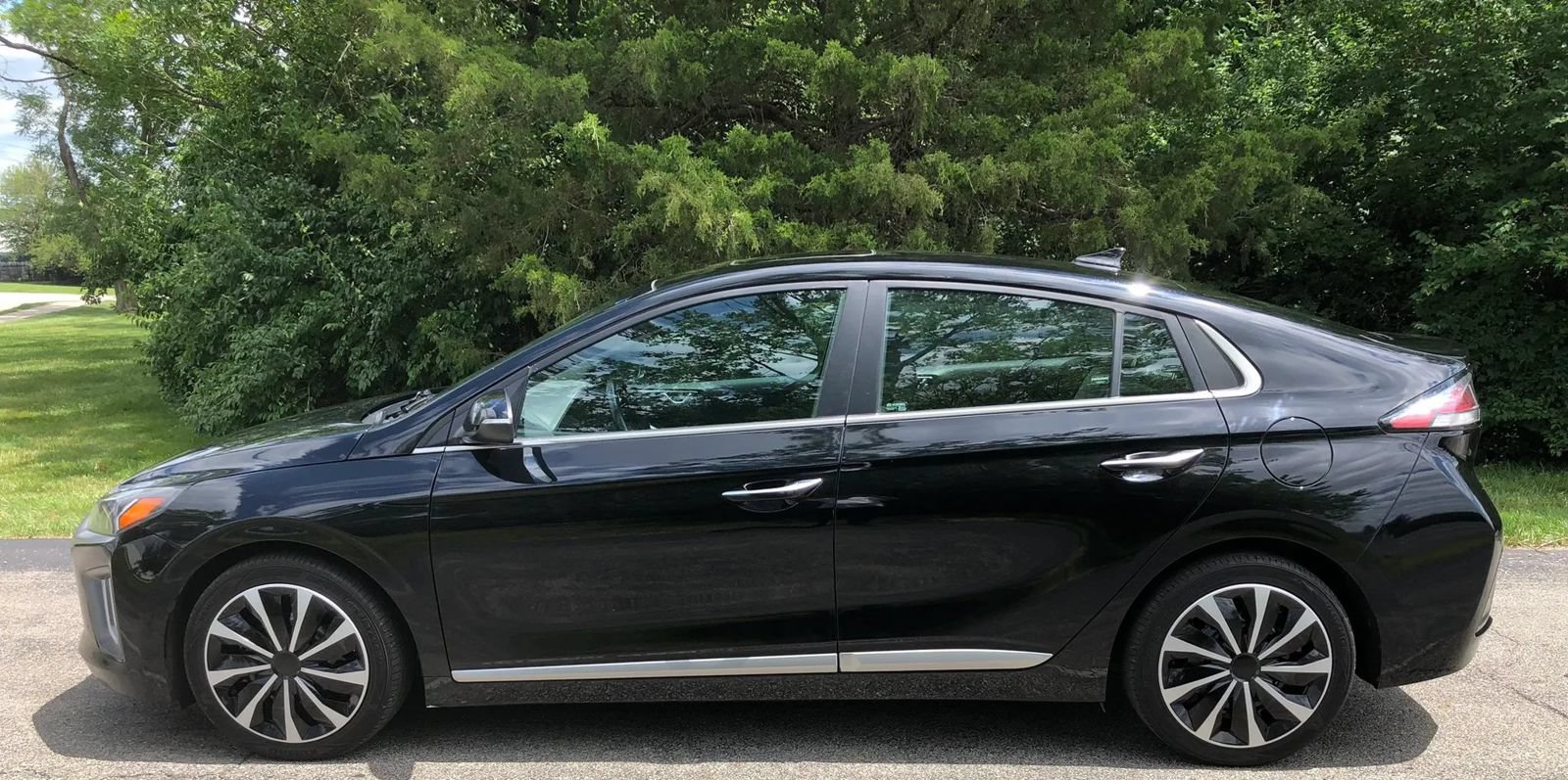 Used 2022 Hyundai Ioniq Limited FWD image 8